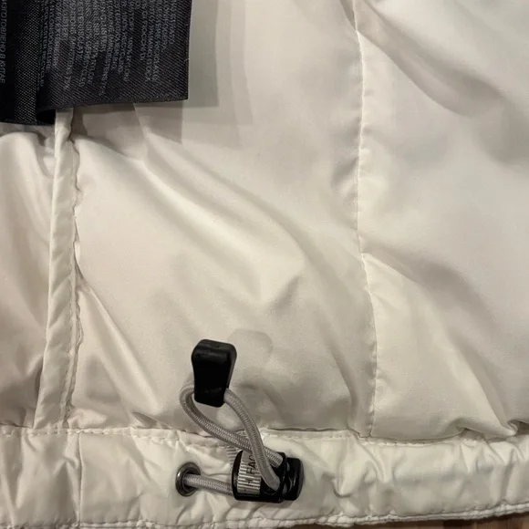 The North Face Women's White Quilted Puffer Vest - Picture 10 of 13